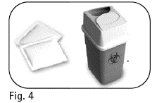 Contenitore per rifiuti sanitari grigio con coperchio bianco e simbolo biohazard, accanto a un involucro aperto simile