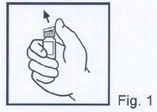 Mano che tiene una fiala di vetro con un tappo di gomma e un ago inserito parzialmente per l