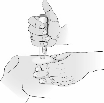 Mano che tiene una penna per iniezione con l