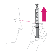 Profilo del viso e mano che tiene una siringa, freccia rossa indica la direzione di iniezione nasale con l