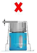 Cartuccia blu con ago nero sormontata da una grande croce rossa indicante divieto o errore