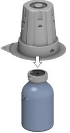 Adattatore grigio sopra un flacone blu con tappo a vite e freccia che indica la direzione di inserimento