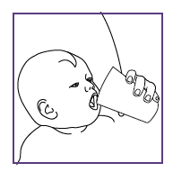 Bambino che assume farmaco liquido con siringa senza ago tenuta da una mano adulta