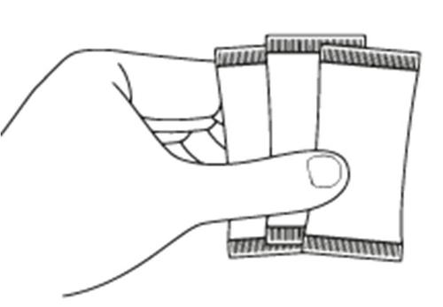 Mano che stringe un blister di compresse farmaceutiche con diverse unità visibili all