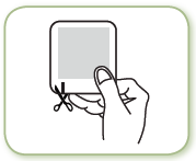 Mano che tiene un dispositivo medico con forbici e pressione esercitata con il dito indice