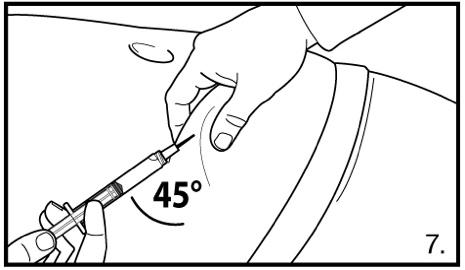 Mano che tiene una siringa inclinata di 45 gradi mentre l