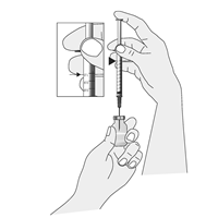 Mano che tiene una siringa preriempita con ago inserito in un iniettore a molla e dettaglio ingrandito del meccanismo