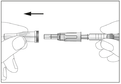 Mani che connettono un adattatore trasparente a una siringa preriempita con ago protetto da cappuccio nero e freccia direzionale