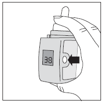Misuratore di pressione digitale al dito con display che indica 38 e freccia direzionale a destra