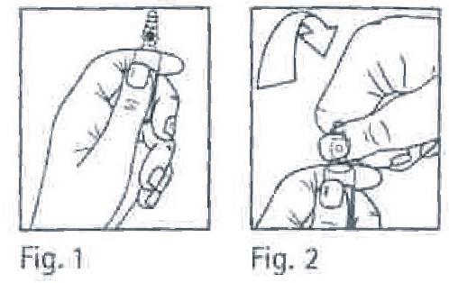 Mano che tiene una siringa preriempita e un dispositivo di iniezione, con indicazioni numeriche Fig 1 e Fig 2