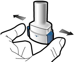 Mano che tiene un dispositivo inalatorio bianco e blu con frecce che indicano la direzione di attivazione