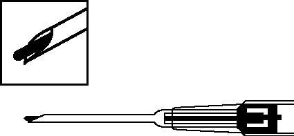 Siringa con ago in posizione corretta per iniezione sottocutanea e dettaglio dell