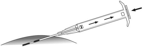 Siringa con ago che penetra nella pelle, frecce indicano la direzione del movimento del pistone e del farmaco