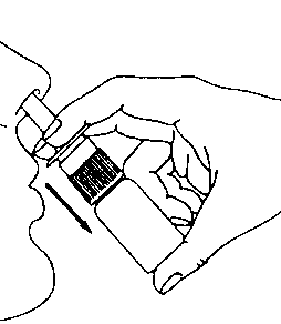 Mano che tiene una fiala di medicinale con un ago inserito nel tappo di gomma e una freccia che indica la direzione