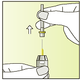 Mano che tiene un dispositivo per iniezione con ago rivolto verso il basso e freccia bianca che indica la direzione
