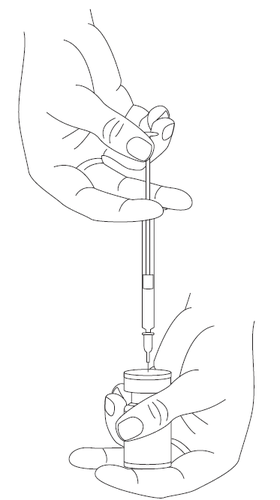 Mani che tengono una siringa piena e un flacone medicinale con ago inserito nel tappo di gomma
