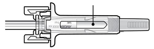 Siringa preriempita con stantuffo visibile e ago trasparente collegato, indicazioni di lotto ed eventuale data di scadenza