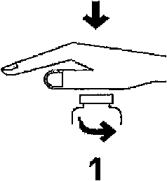 Mano che ruota un dispositivo cilindrico con un