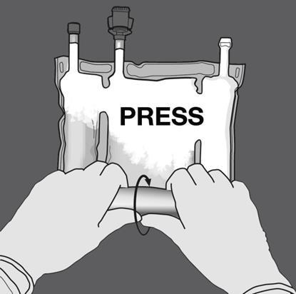 Mani che stringono un contenitore flessibile con un tubo, freccia curva indica rotazione e la scritta PRESS &egrave; ben visibile