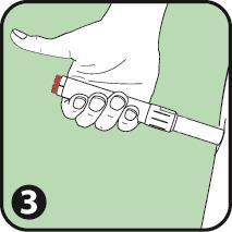 Mano che impugna una penna per iniezione con ago visibile e pulsante rosso, sfondo verde chiaro e numero 3 in cerchio nero