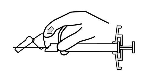 Mano che afferra una siringa pre-riempita con ago, pronta per l