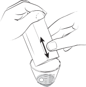 Dispositivo autoiniettante con cappuccio protettivo rimosso e freccia che indica il movimento di estrazione