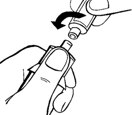 Mano che collega un adattatore all