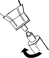 Adattatore trasparente collegato a una siringa con stantuffo e freccia curva che indica rotazione