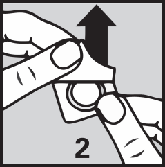 Mano che tiene un dispositivo medico con un pulsante circolare e una freccia direzionale verso l