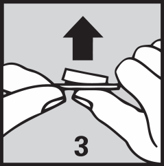 Mani che afferrano un dispositivo medico con una freccia rivolta verso l