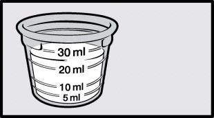 Misurino graduato in plastica trasparente con indicazioni di volume a 5, 10, 20 e 30 ml per la misurazione di liquidi medicinali