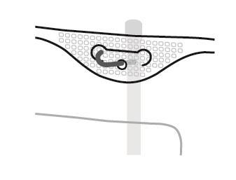 Ago curvo che penetra in un vaso sanguigno con una linea che rappresenta il percorso dell