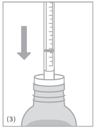 Siringa con ago che penetra nel tappo di un flacone medicinale, freccia nera indica la direzione di inserimento