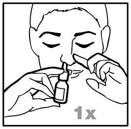 Uomo con occhi chiusi che applica una goccia da un flacone spray nasale con una mano mentre l