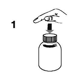 Mano che preme il tappo nero su un flacone medicinale cilindrico con coperchio a vite e numero 1 in alto a sinistra