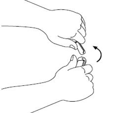 Mano che afferra una penna iniettabile con l