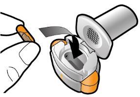 Dispositivo inalatorio con cartuccia arancione parzialmente inserita nell