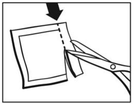 Forbici che tagliano un angolo di un involucro rettangolare sigillato con una linea tratteggiata che indica il punto di apertura