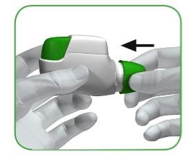 Dispositivo autoiniettante bianco e verde tenuto da una mano, con cappuccio protettivo verde in fase di rimozione indicato da una freccia