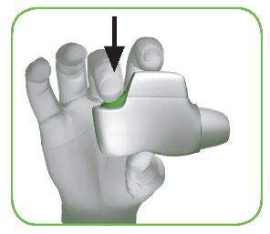 Mano che afferra un dispositivo penna per iniezione con l