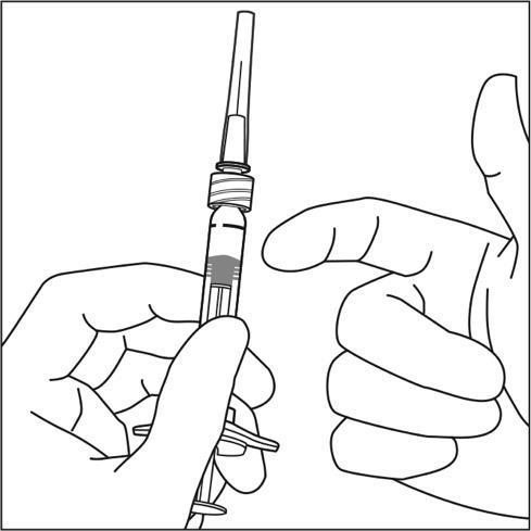 Mano che tiene una siringa preriempita con farmaco trasparente e ago inserito nella pelle