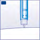 Siringa preriempita con stantuffo visibile e ago rivolto verso il basso su superficie bianca