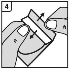 Due dita che tirano le alette di un dispositivo medico rettangolare con frecce che indicano la direzione del movimento