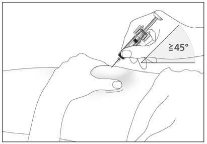 Mano che tiene una siringa inclinata di almeno 45 gradi mentre inietta un farmaco nel braccio di un paziente