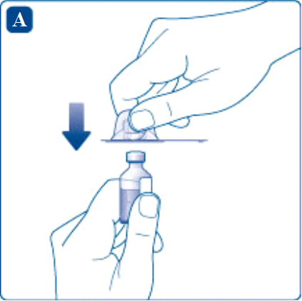 Mano che tiene una fiala e un tampone di cotone per la disinfezione prima dell