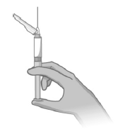 Mano che tiene una siringa preriempita con ago esposto per iniezione sottocutanea o intramuscolare