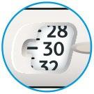 Dosatore di insulina con numeri 28, 30 e 32 visibili su un quadrante bianco circondato da un bordo blu