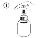 Mano che avvita un cappuccio nero su un flacone di vetro trasparente con istruzioni numerate vicino