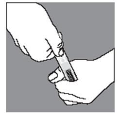 Mano che afferra una penna per insulina con l