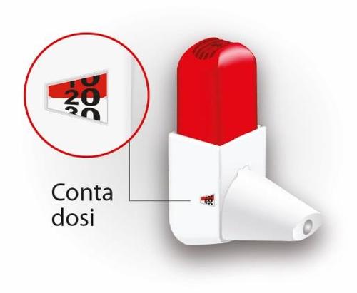 Inalatore bianco e rosso con indicatore di dosi ingrandito in un cerchio e scritta